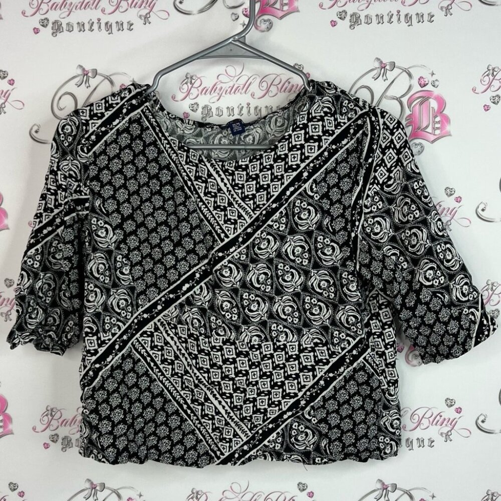 UK2LA top open back paisley floral flowers Black and White Geometric Blouse